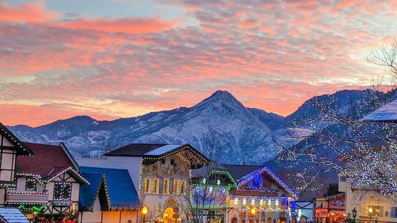 Photo of Others in Downtown Leavenworth