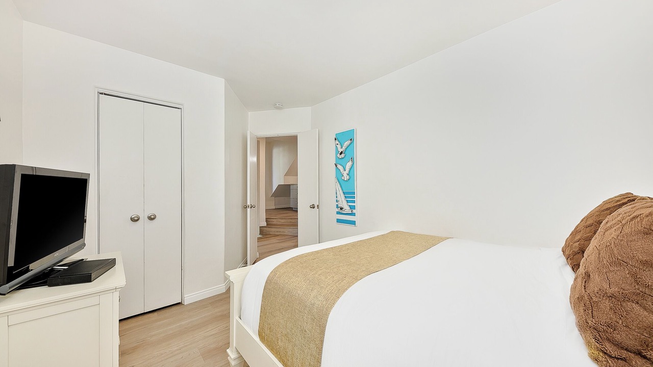 Photo of Bedroom in Mission Beach