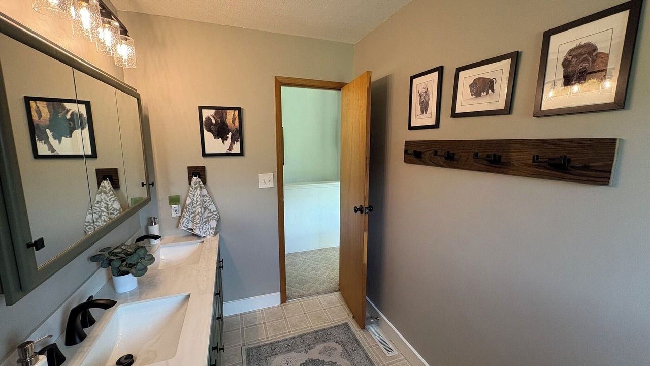Photo of Bathroom in Gardiner