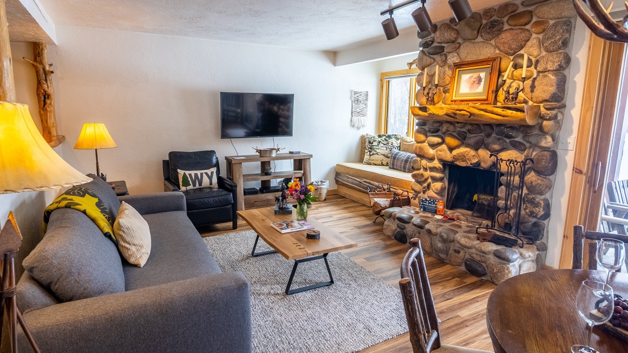 Photo of Livingroom in Teton Pines