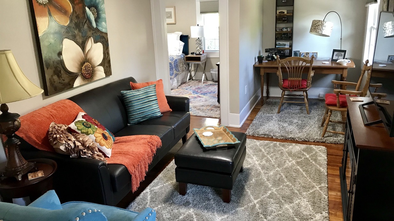 Photo of Livingroom in St. Elmo Improvement League