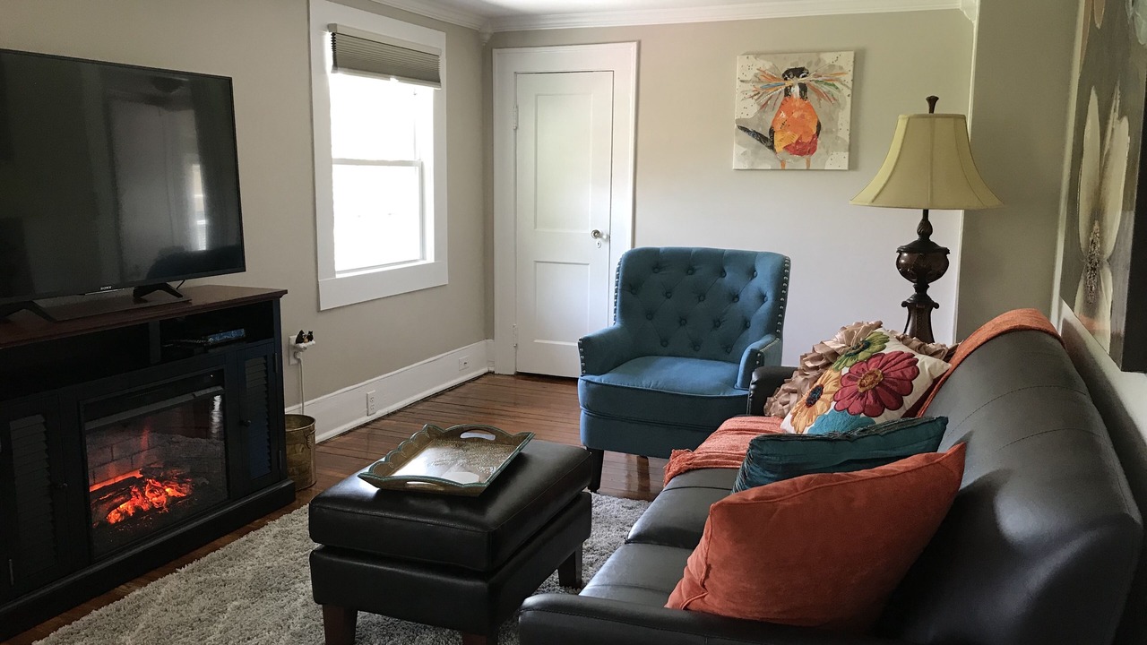 Photo of Livingroom in St. Elmo Improvement League