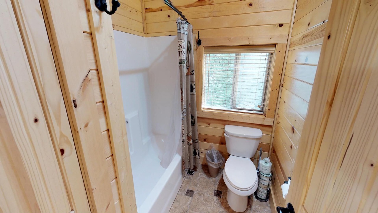 Photo of Bathroom in Island Park