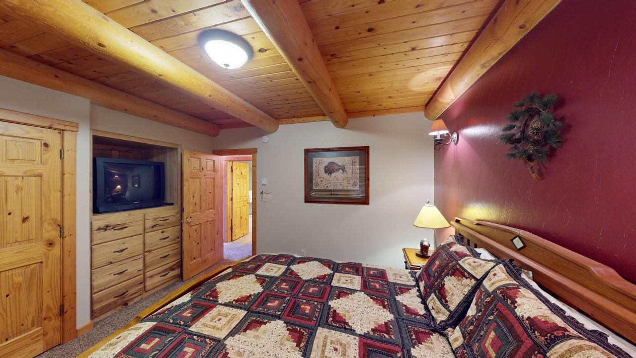 Photo of Bedroom in Island Park