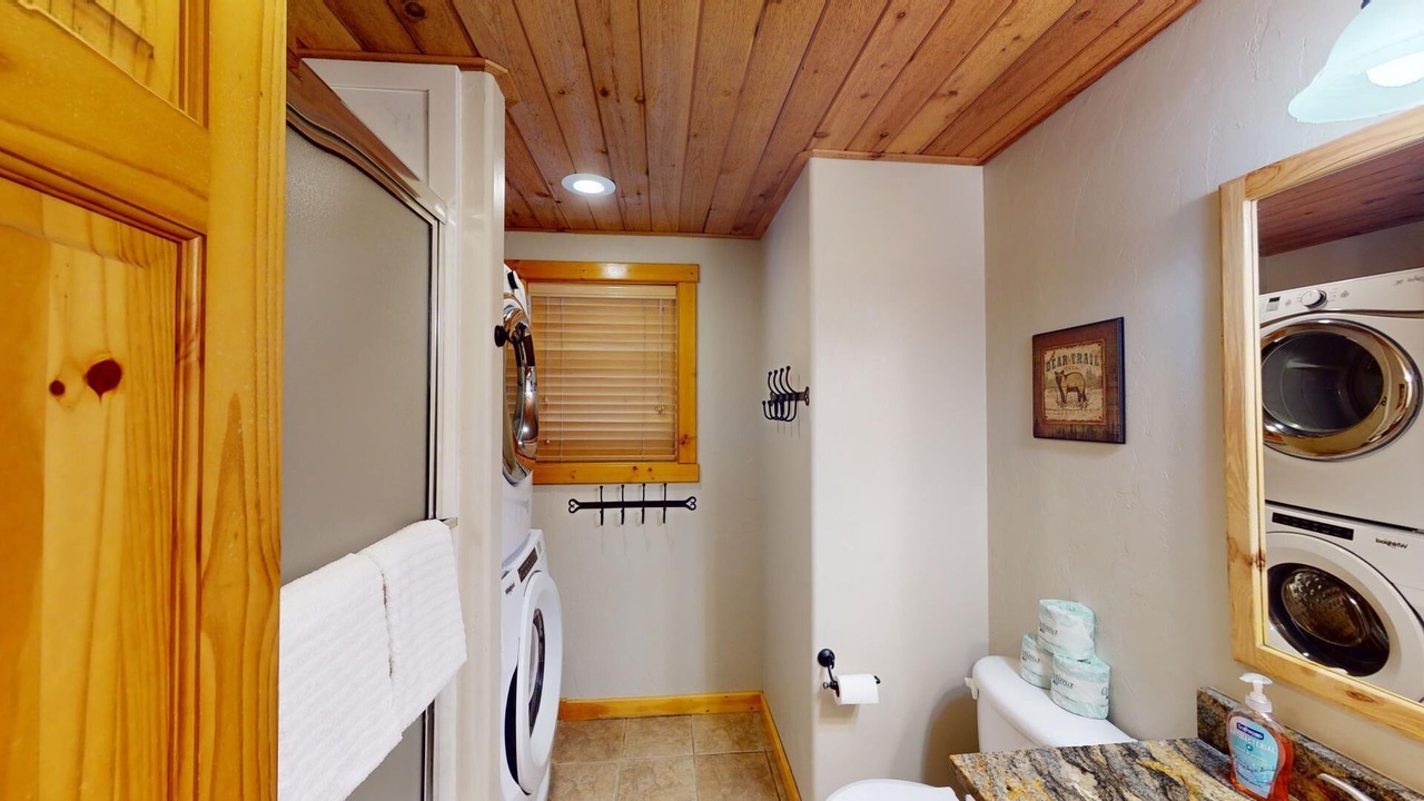 Photo of Bathroom in Island Park