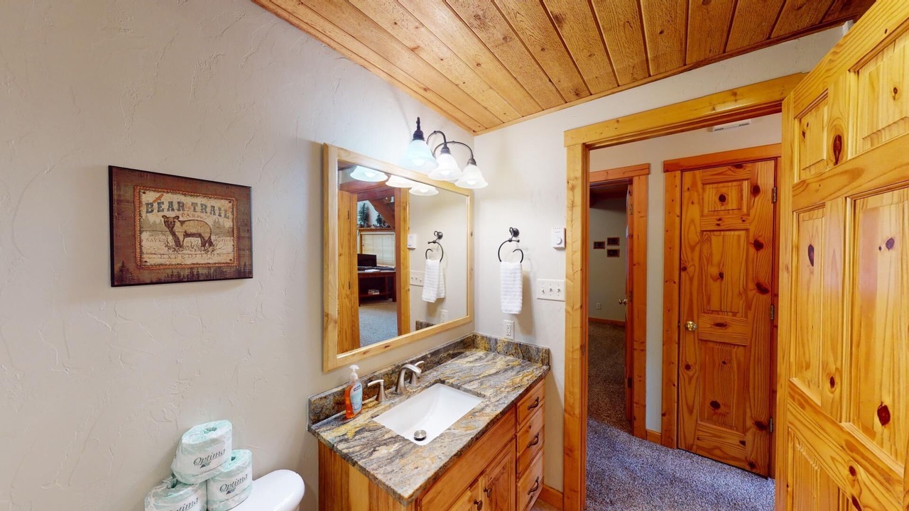 Photo of Bathroom in Island Park