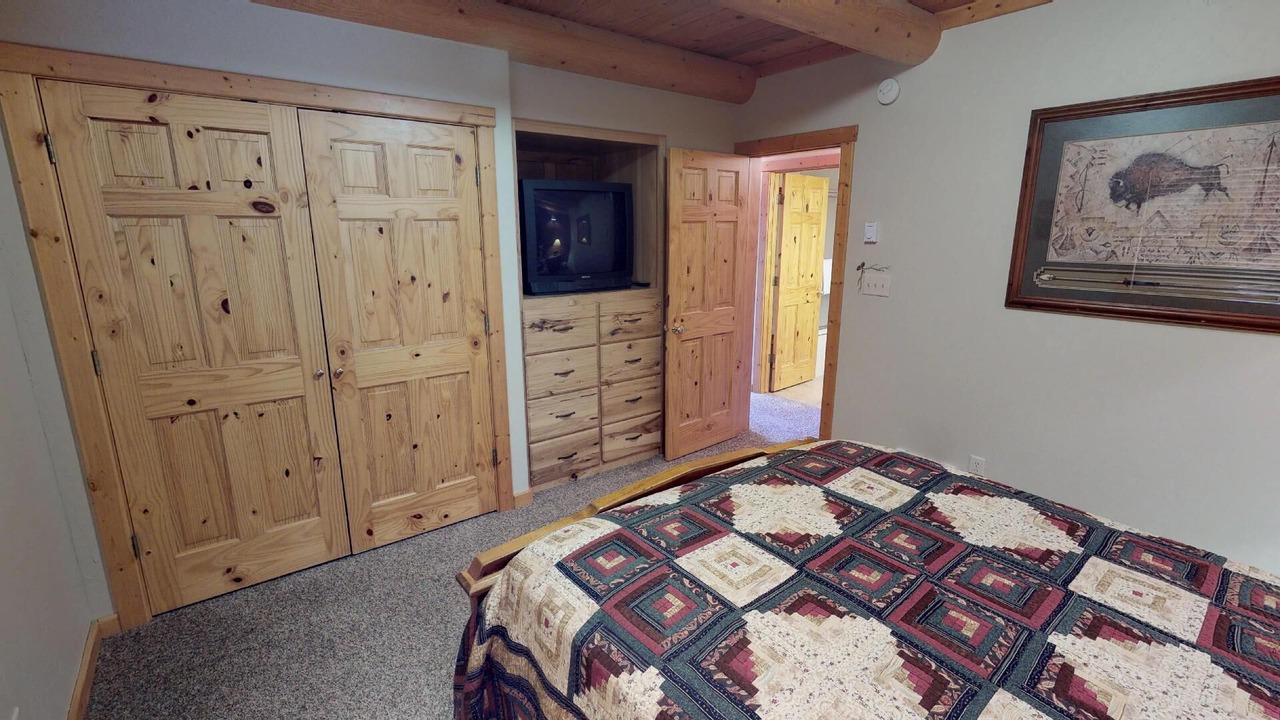 Photo of Bedroom in Island Park