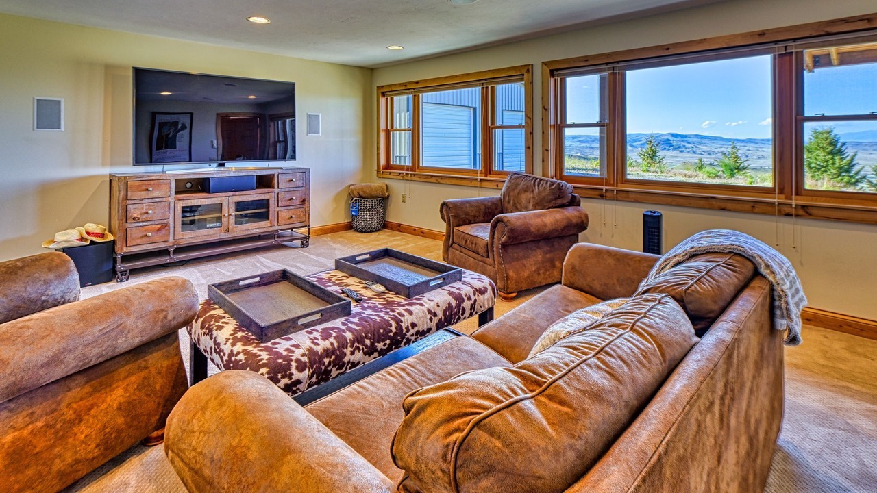 Photo of Livingroom in Wineglass