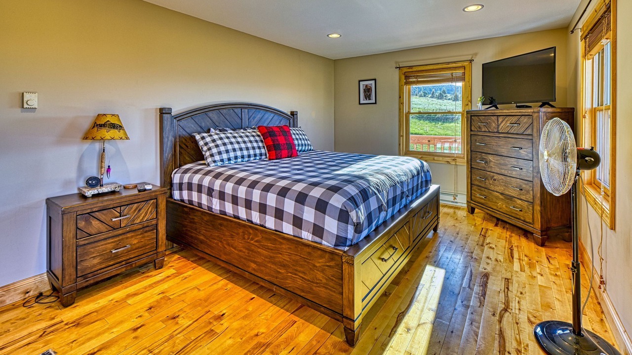Photo of Bedroom in Wineglass