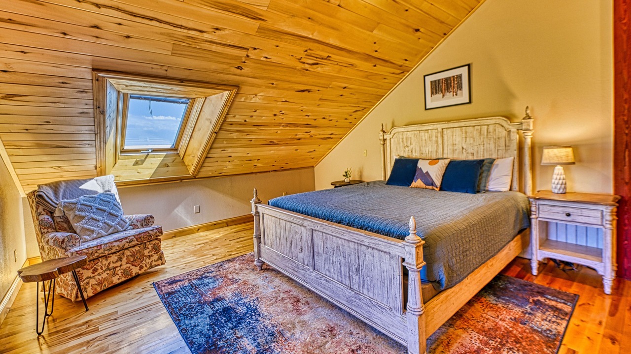 Photo of Bedroom in Wineglass