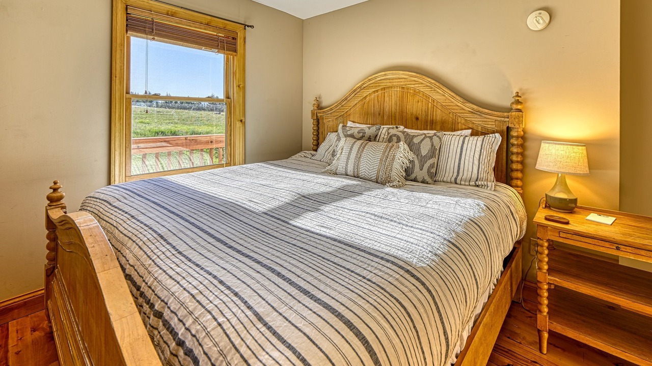 Photo of Bedroom in Wineglass