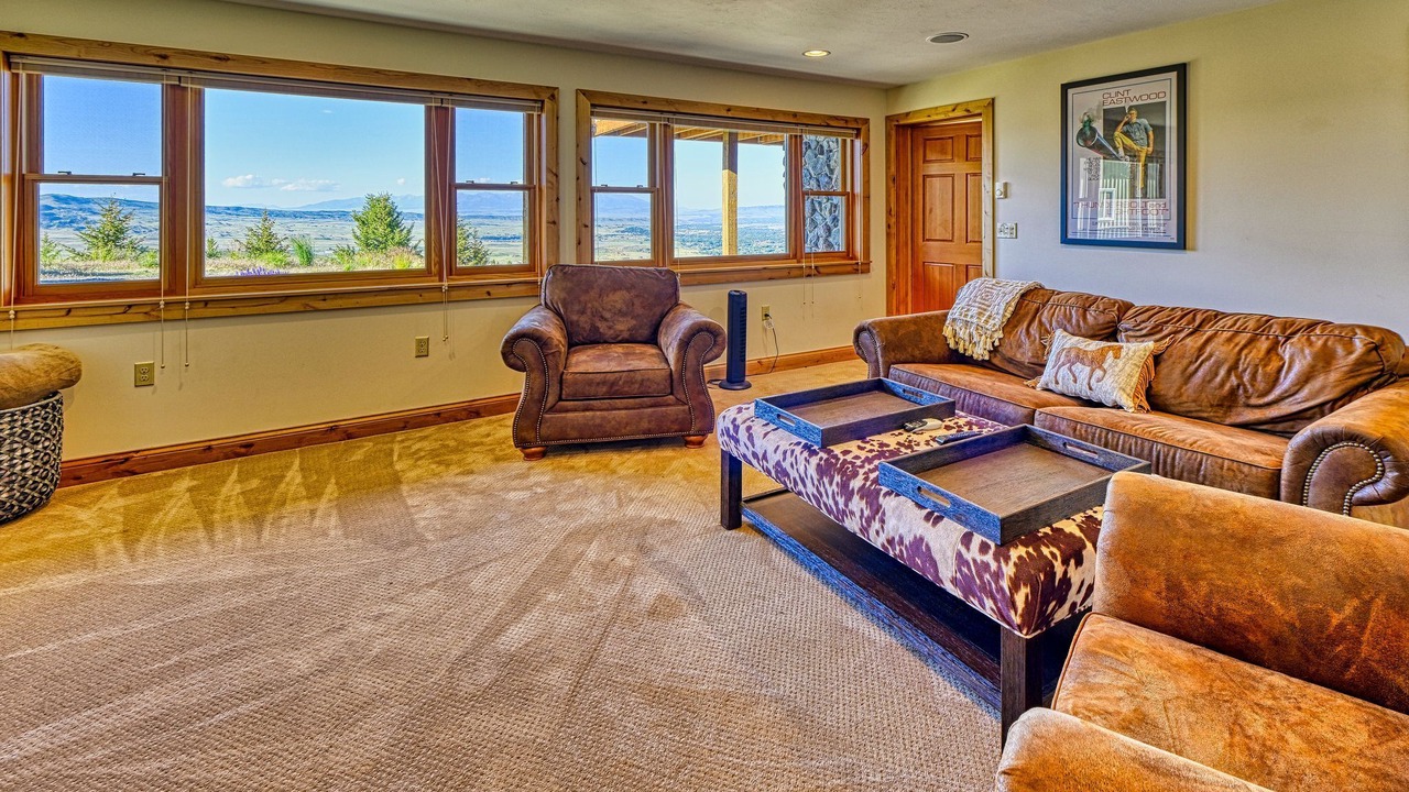 Photo of Livingroom in Wineglass