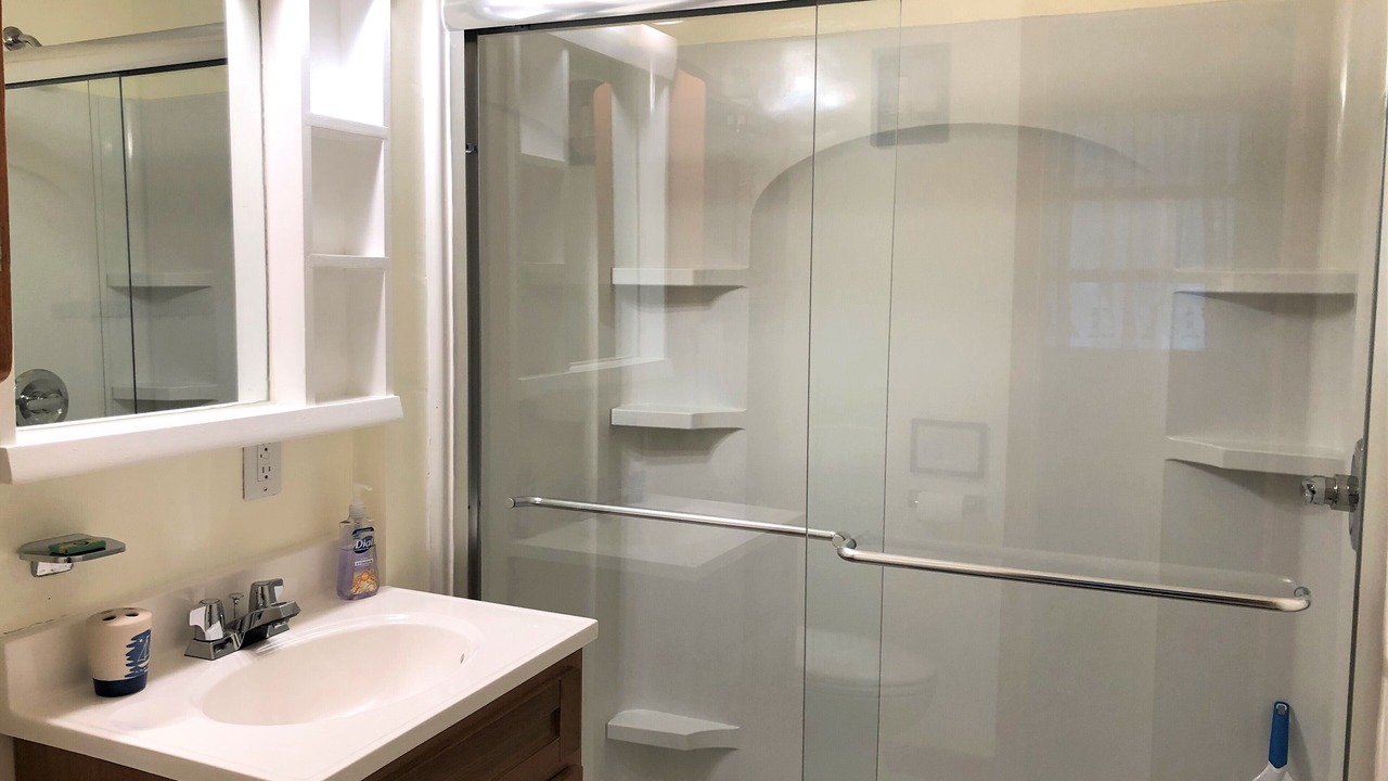 Photo of Bathroom in Oak Harbor