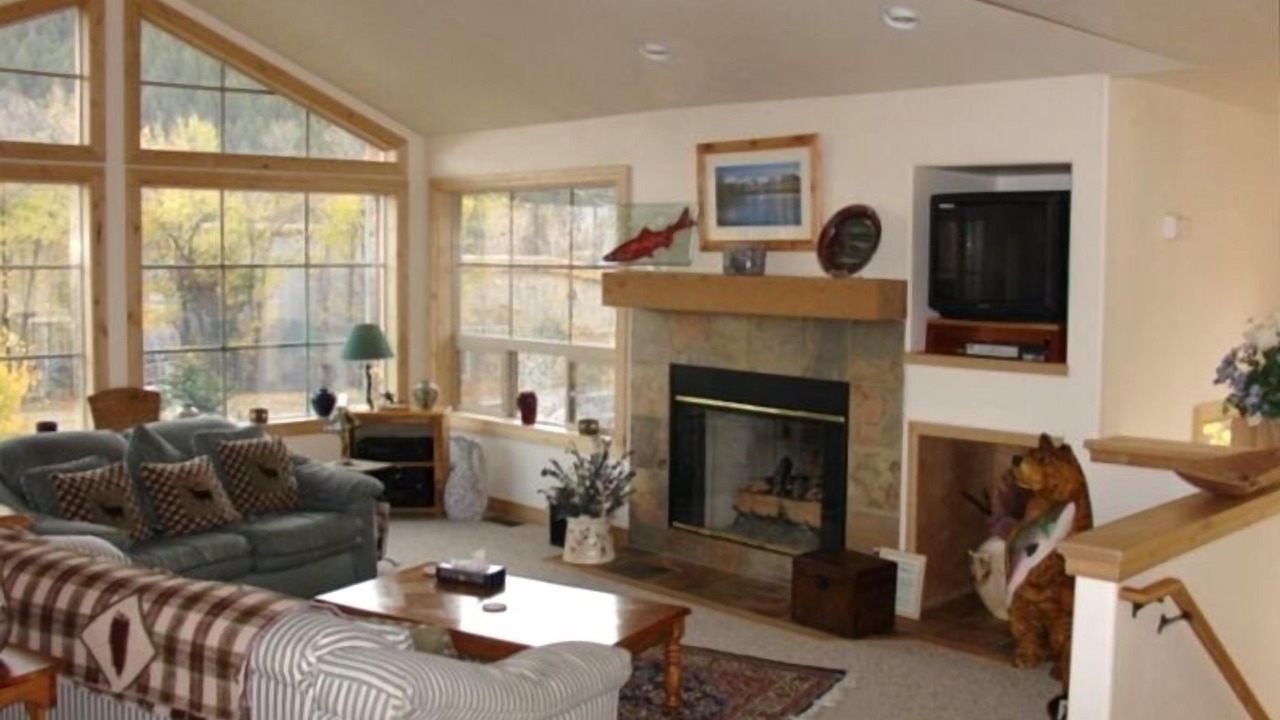 Photo of Livingroom in Warm Springs