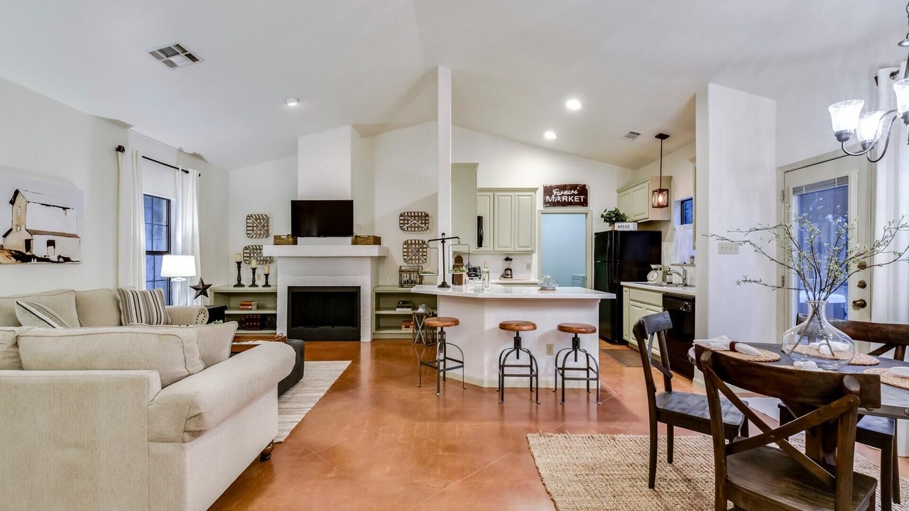 Photo of Livingroom in Dripping Springs