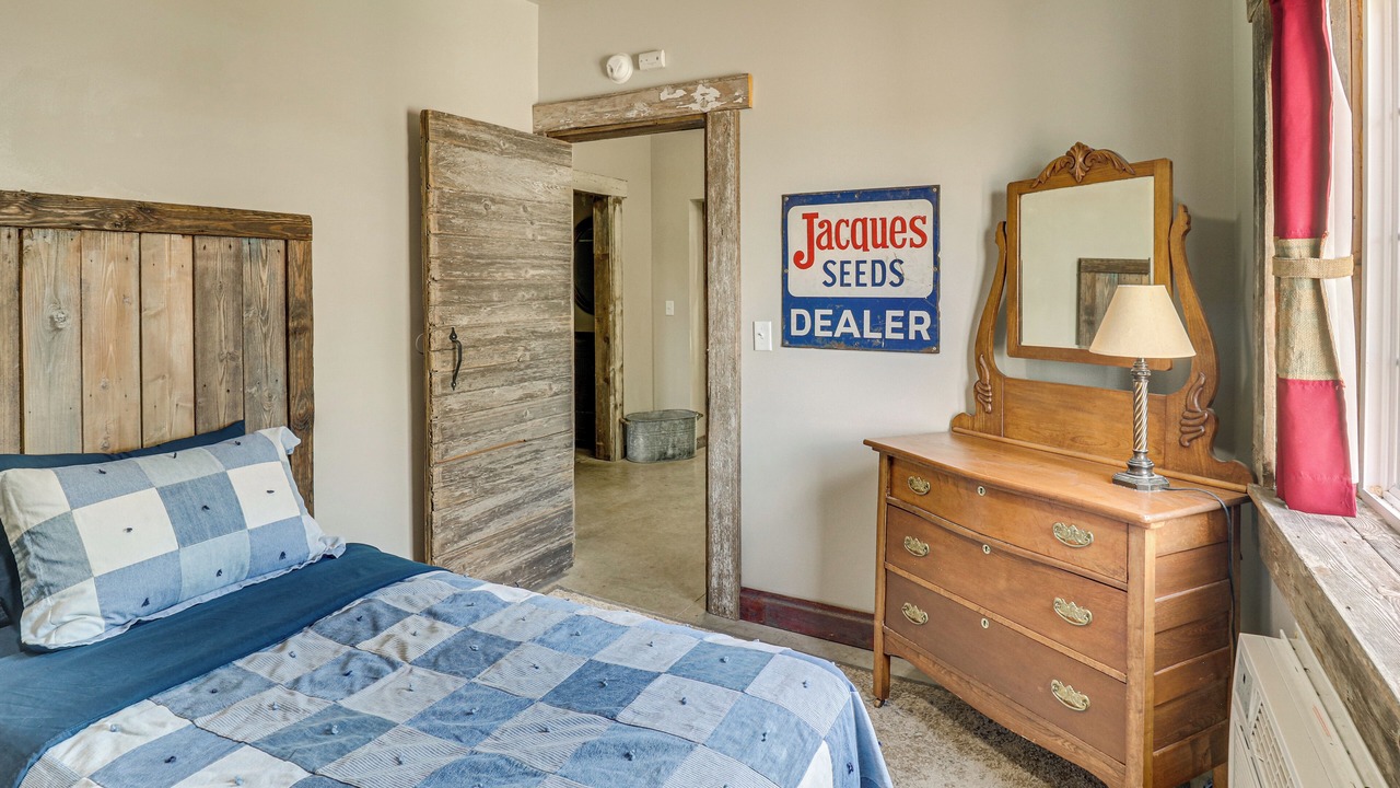 Photo of Bedroom in Stevens County