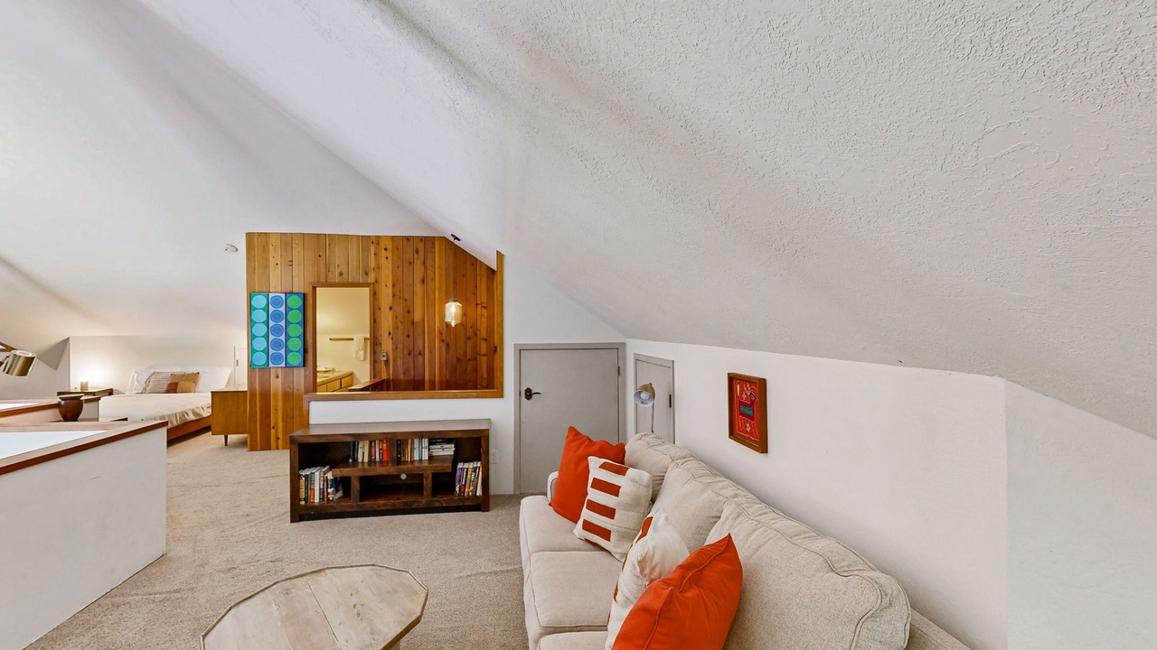 Photo of Livingroom in Sandpoint