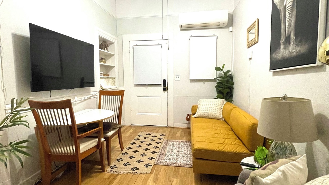 Photo of Livingroom in Wilshire