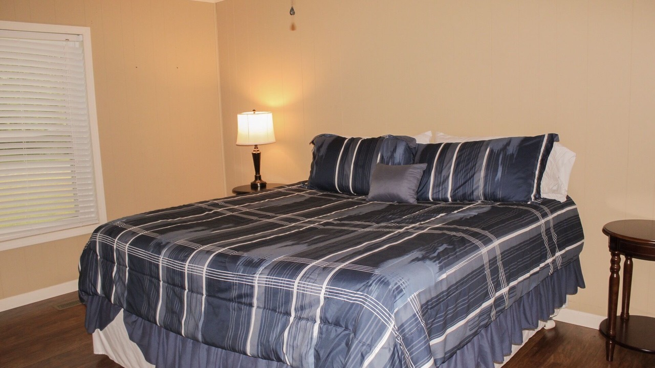 Photo of Bedroom in Mid America