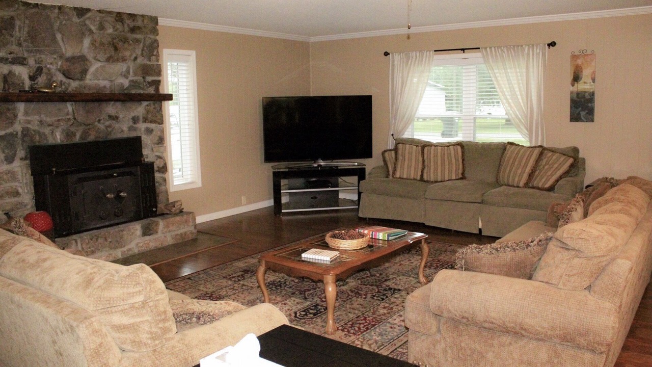 Photo of Livingroom in Mid America