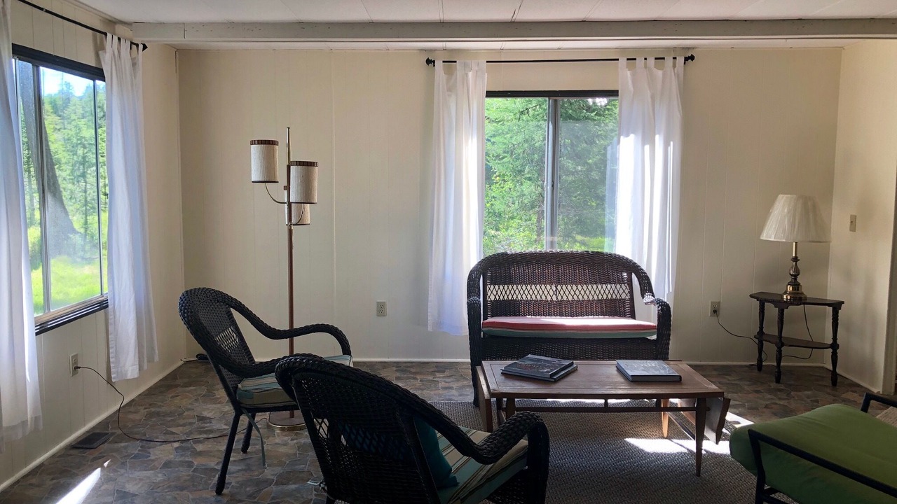 Photo of Livingroom in West Glacier