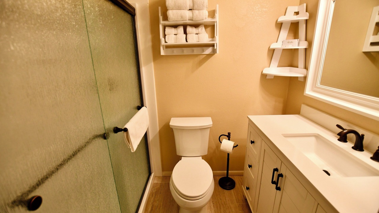 Photo of Bathroom in Gardiner