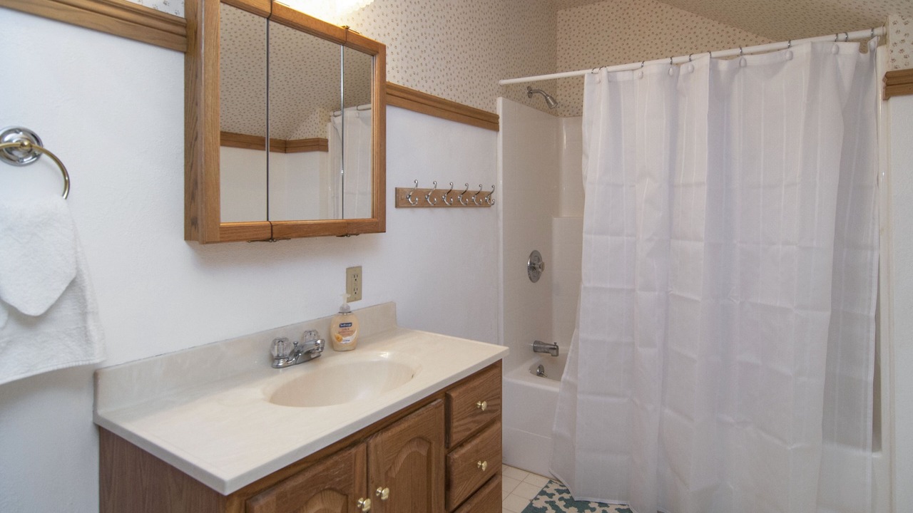 Photo of Bathroom in Garden City