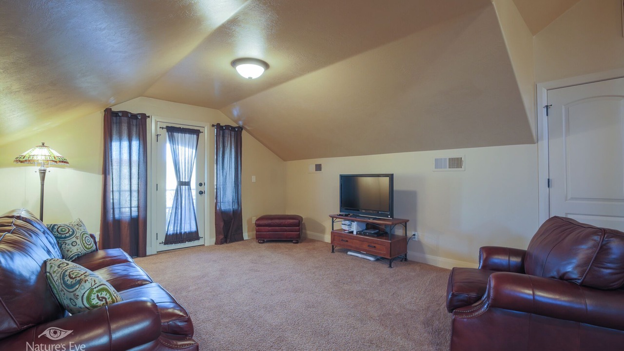 Photo of Bedroom in Hurricane