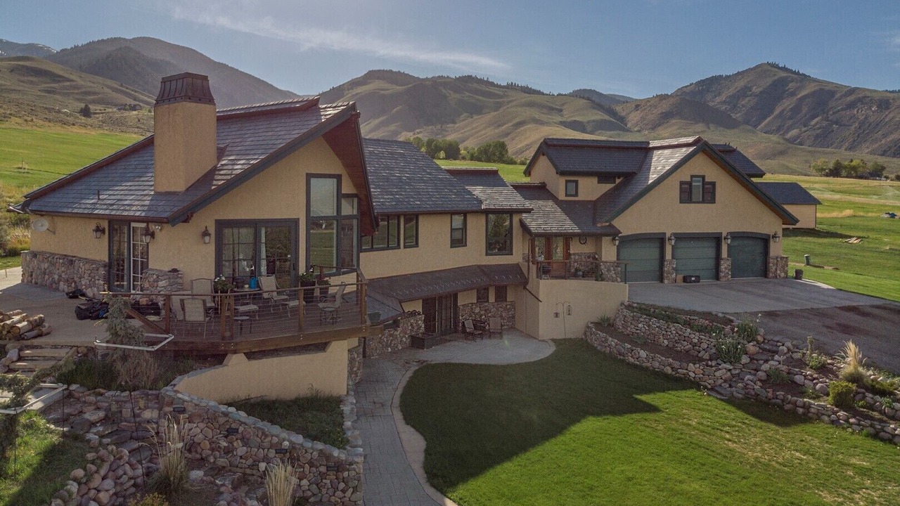 Photo of Outdoor in Salmon