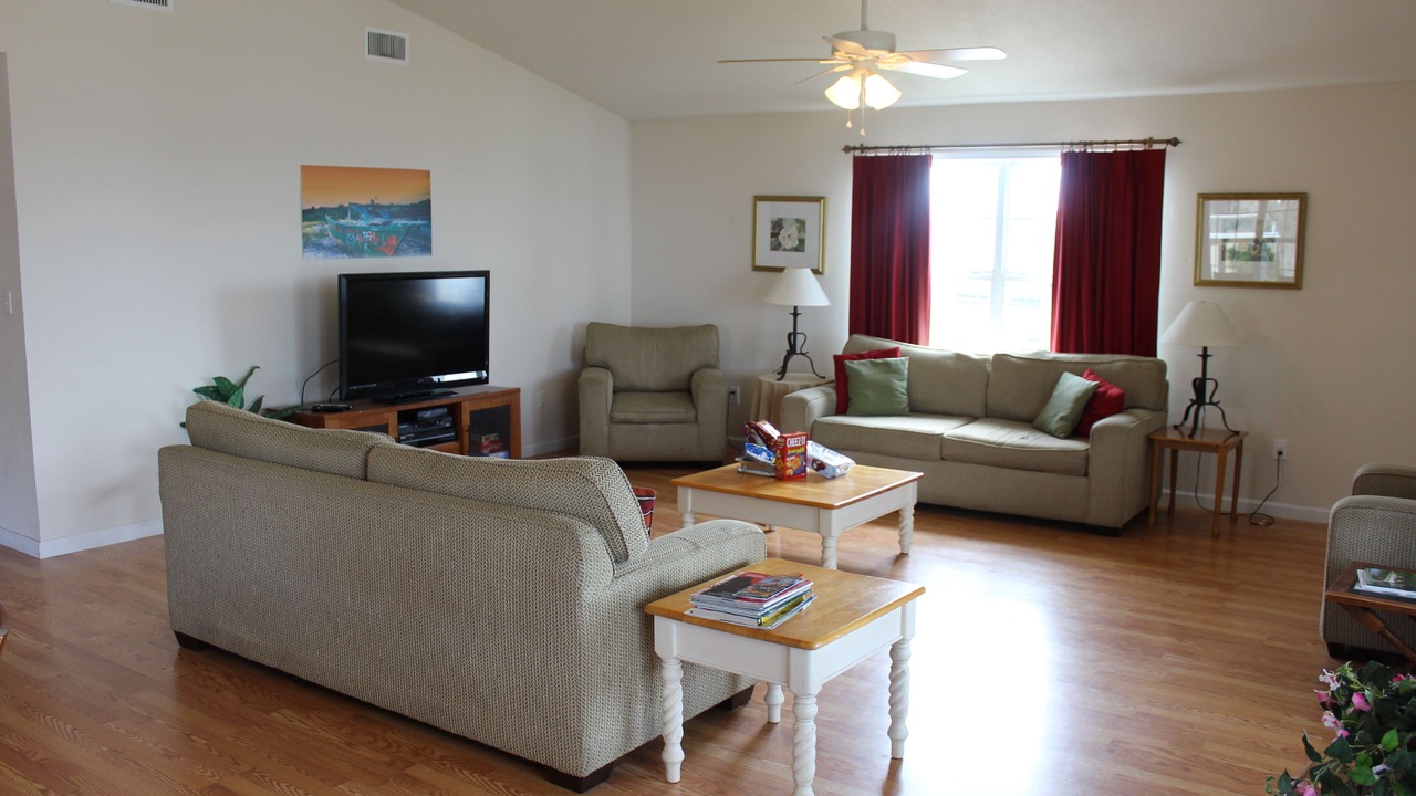 Photo of Livingroom in Henderson Point