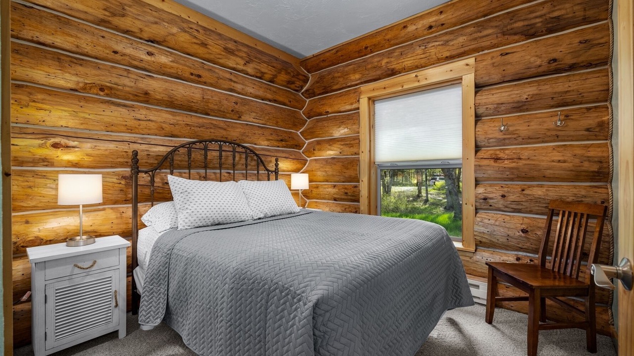 Photo of Bedroom in West Glacier