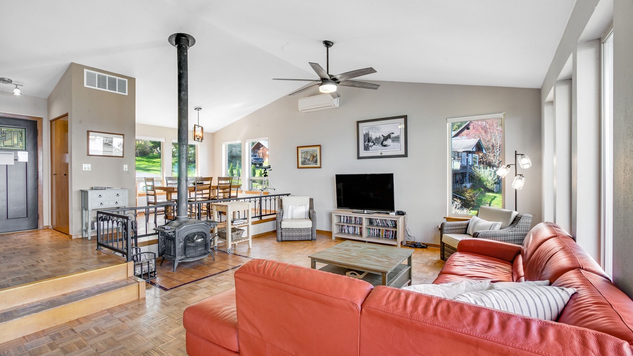 Photo of Livingroom in Port Ludlow