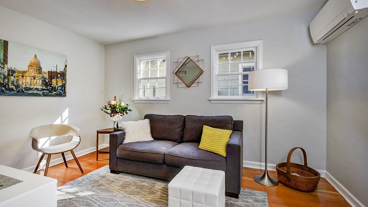 Photo of Livingroom in North End