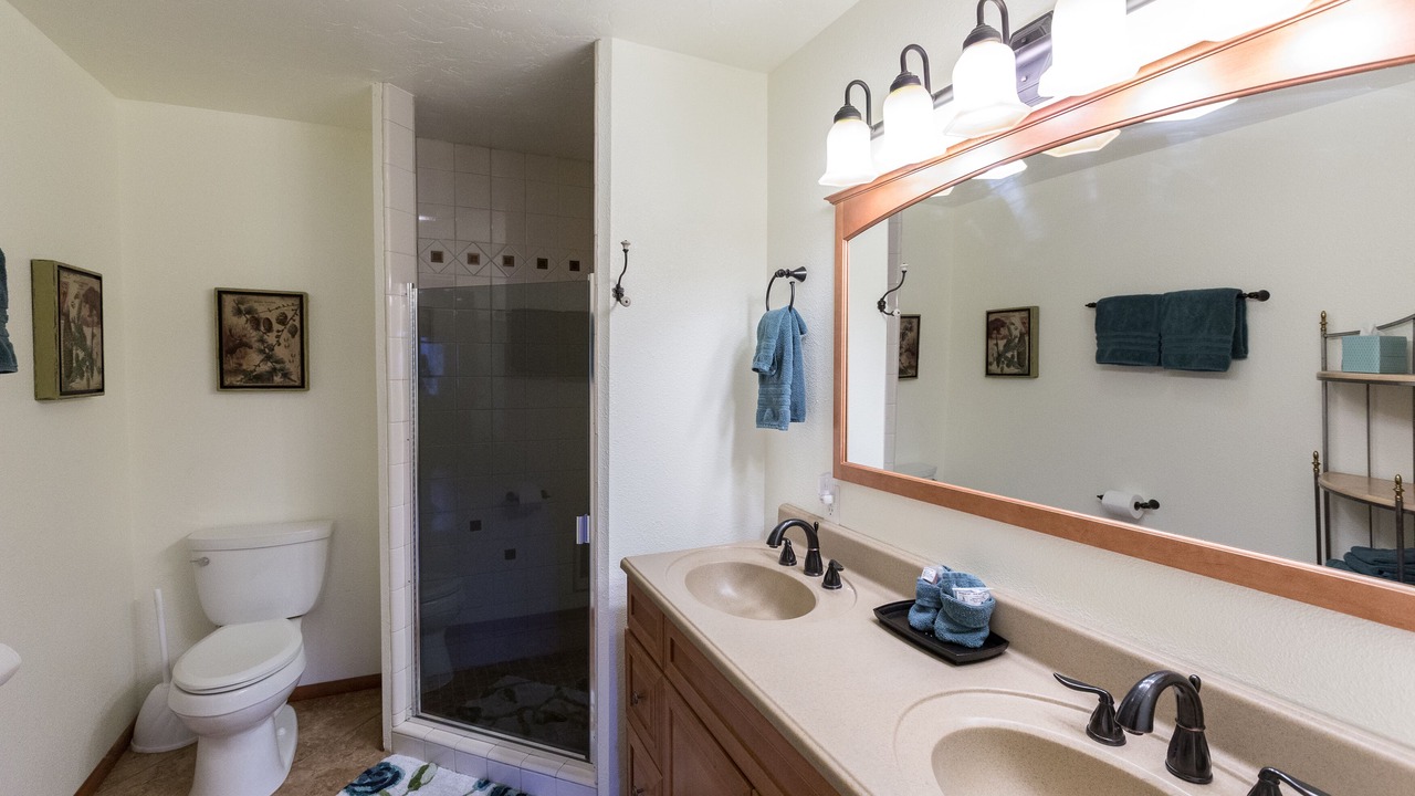 Photo of Bathroom in Gardiner