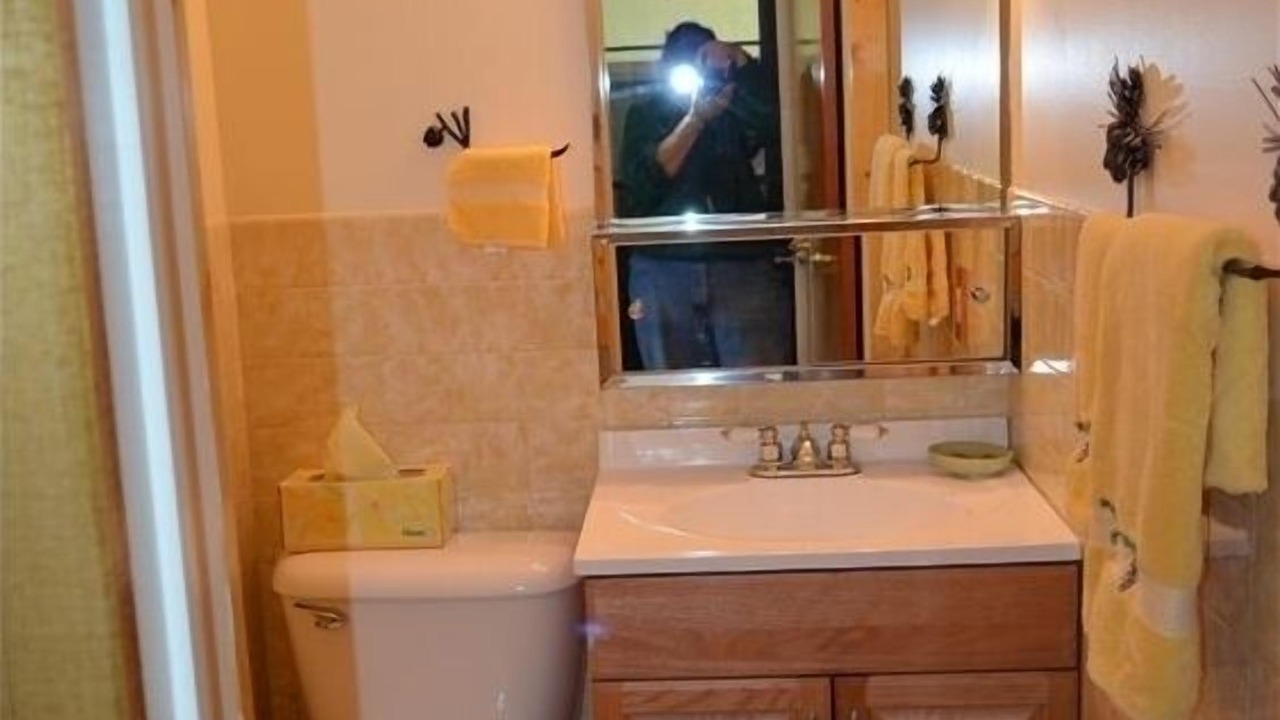 Photo of Bathroom in Gardiner