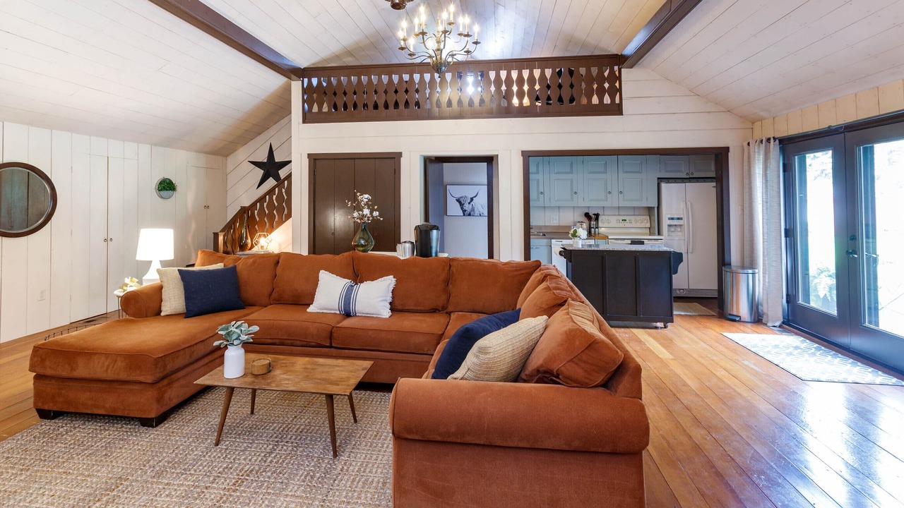 Photo of Livingroom in Brownstown