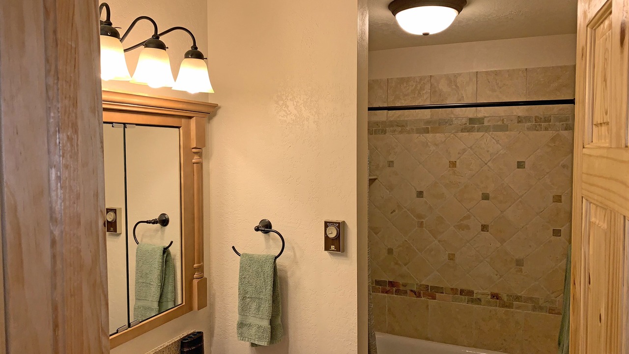 Photo of Bathroom in Four O'Clock