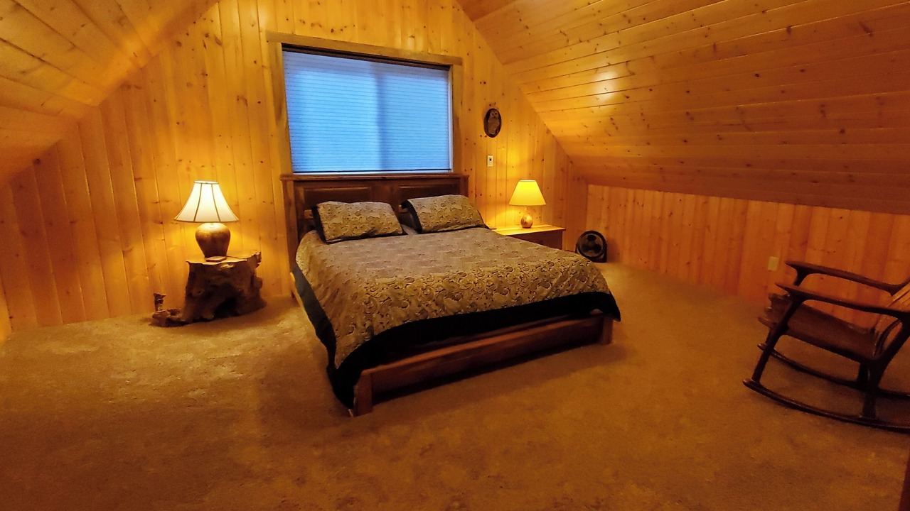 Photo of Bedroom in Reedsport