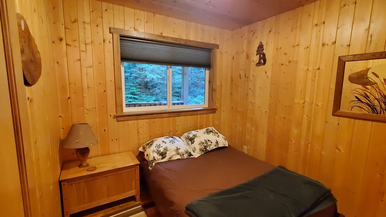 Photo of Bedroom in Reedsport