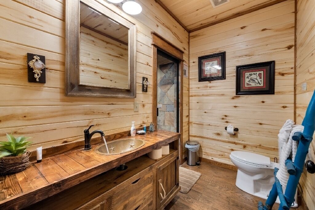 Photo of Bathroom in Broken Bow