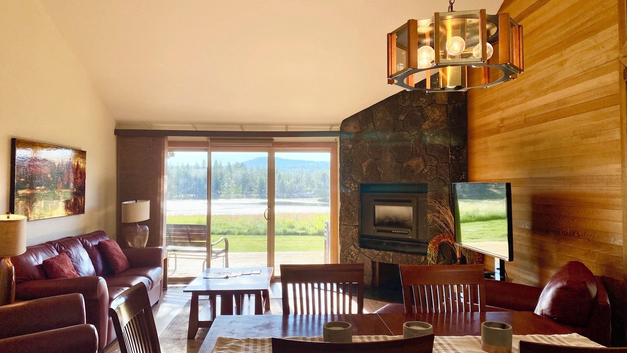 Photo of Livingroom in Sunriver