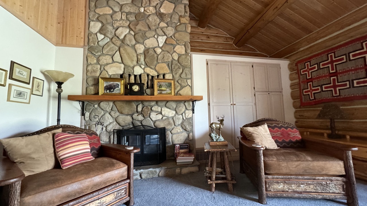Photo of Livingroom in East Glacier Park Village