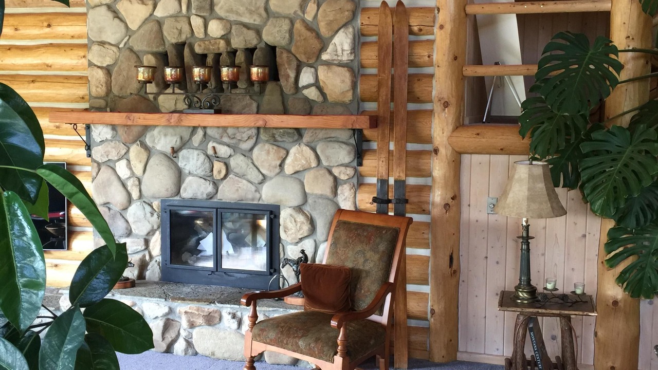 Photo of Livingroom in East Glacier Park Village