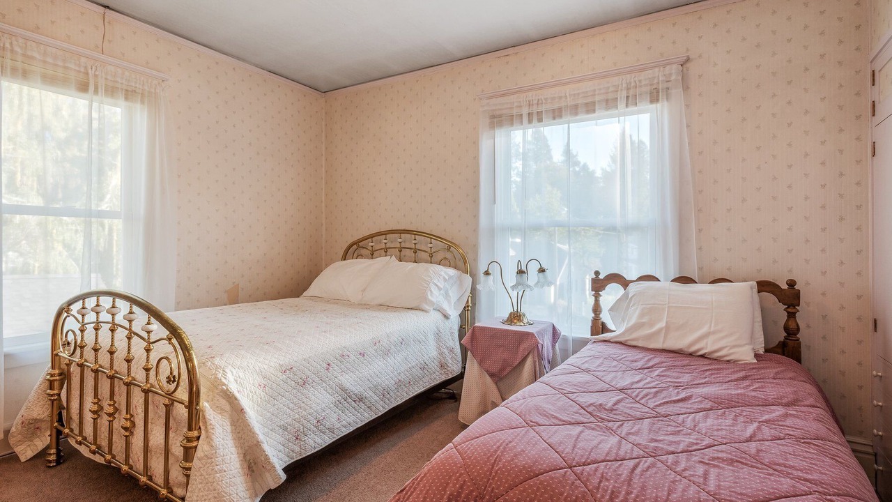 Photo of Bedroom in Garden District