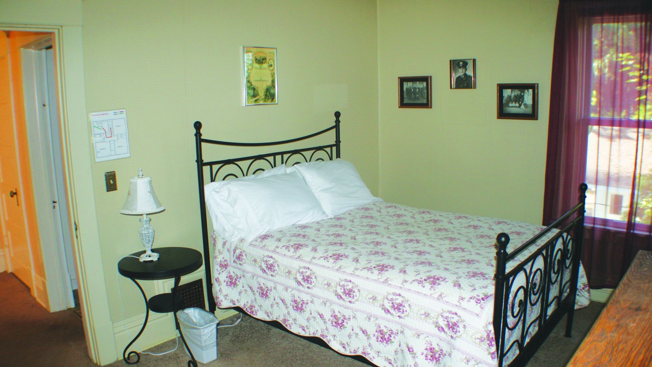 Photo of Bedroom in Garden District