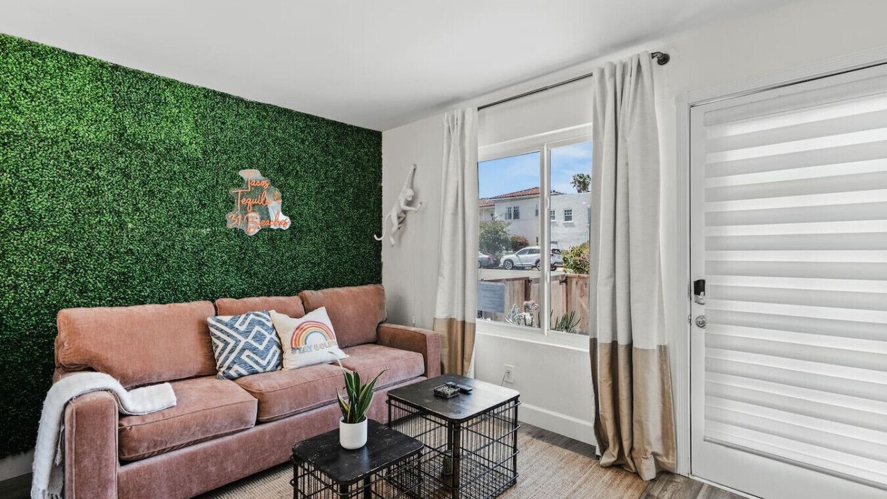 Photo of Livingroom in University Heights
