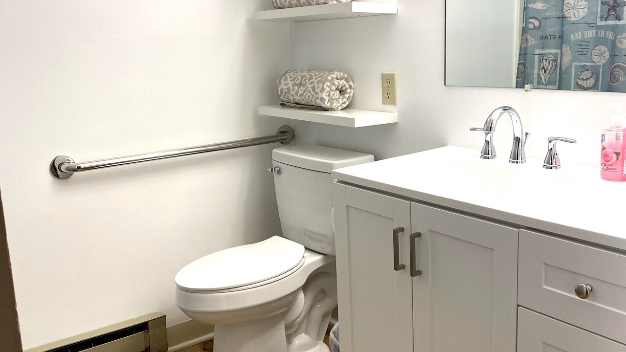Photo of Bathroom in Oak Harbor