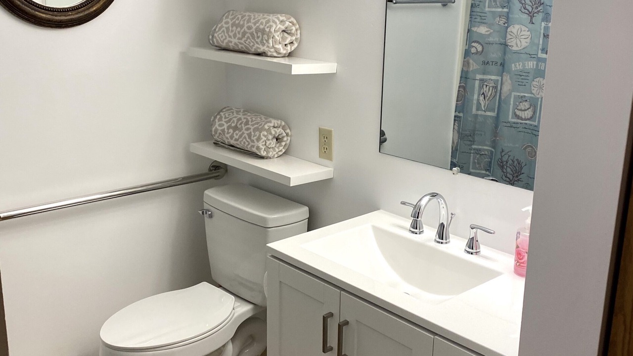 Photo of Bathroom in Oak Harbor