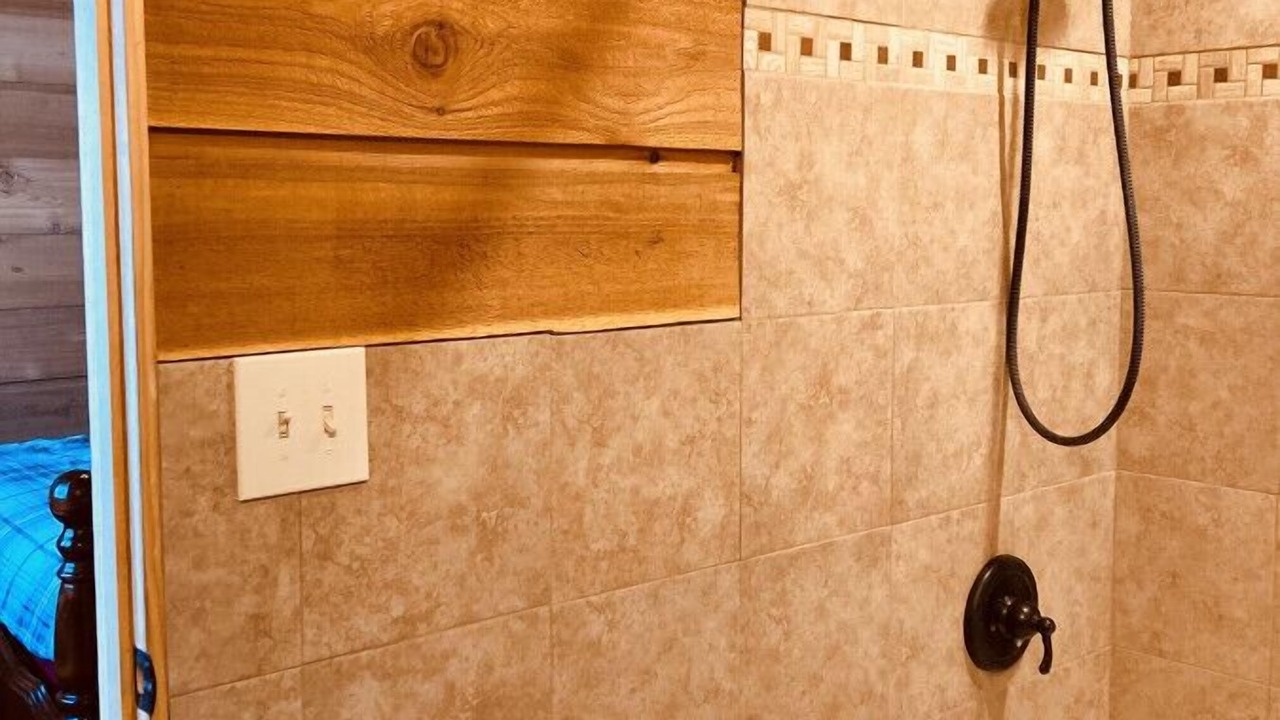 Photo of Bathroom in Island Park