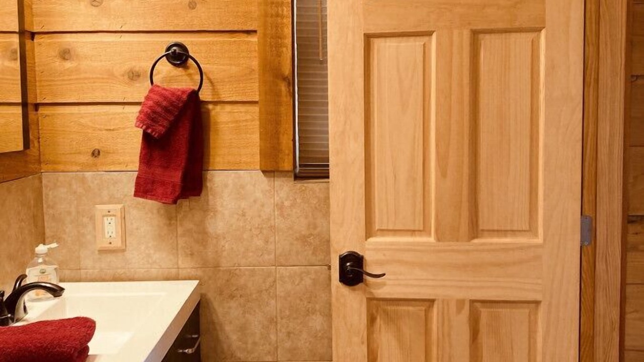 Photo of Bathroom in Island Park